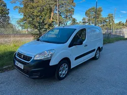 Vit Begagnad 2015 Peugeot Partner Minibuss | 99 000 kr (Marknadspris)