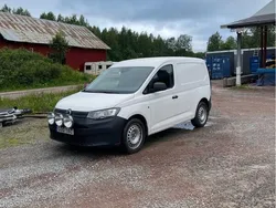Vit Begagnad 2021 VW Caddy Minibuss | 285 000 kr (Marknadspris)