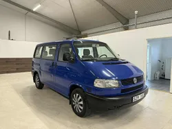 Blå Begagnad 2001 VW Caravelle Minibuss | 69 500 kr (Dyr)