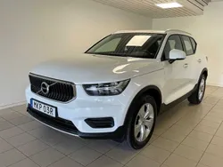 Vit Begagnad 2022 Volvo XC40 Momentum SUV | 249 000 kr (Bra pris)