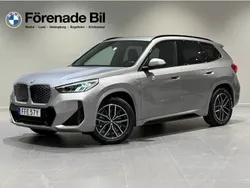 Grå (space silver metallic) Begagnad 2025 BMW iX1 M Sport SUV | 579 000 kr (Dyr)