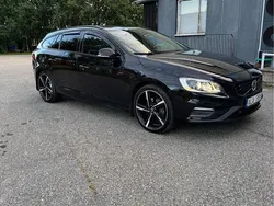 Svart Begagnad 2014 Volvo V60 R-Design Kombi | 165 000 kr (Dyr)