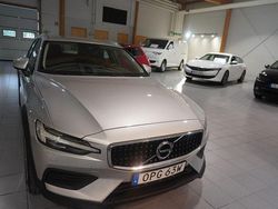 Silver Begagnad 2022 Volvo V60 CC Momentum Kombi | 273 000 kr (Bra pris)