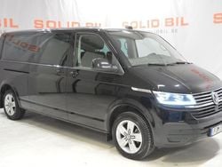Svart Begagnad 2022 VW Caravelle Minibuss | 479 000 kr (Dyr)