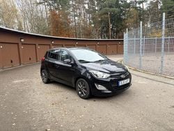 Svart Begagnad 2015 Hyundai i20 Select Halvkombi | 89 000 kr (Marknadspris)
