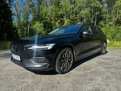 Grå (svart) Begagnad 2019 Volvo V60 Kombi | 182 500 kr