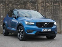 Blå Begagnad 2019 Volvo XC40 R-Design SUV | 239 000 kr