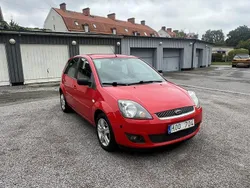 Röd Begagnad 2009 Ford Fiesta Halvkombi | 18 500 kr (Marknadspris)