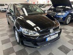 Svart Begagnad 2014 VW Golf VII Comfortline Halvkombi | 109 000 kr (Marknadspris)