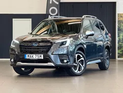Grå (cascade green metallic) Begagnad 2023 Subaru Forester SUV | 379 900 kr (Marknadspris)