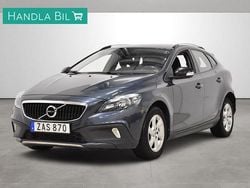 Mörkblå Begagnad 2017 Volvo V40 CC Kombi | 159 900 kr (Marknadspris)