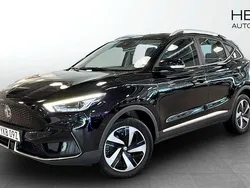 Svart (black) Begagnad 2022 MG ZS Luxury Sedan | 249 900 kr (Bra pris)