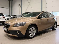 Brun Begagnad 2013 Volvo V40 CC Momentum Kombi | 124 800 kr (Marknadspris)