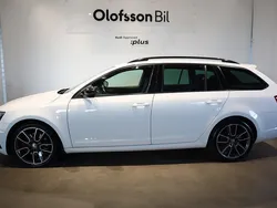 Vit Begagnad 2017 Skoda Octavia Kombi | 219 000 kr