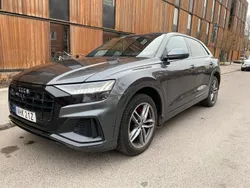 Grå Begagnad 2019 Audi Q8 S-Line SUV | 598 499 kr (Marknadspris)