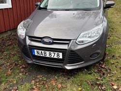 Brun Begagnad 2013 Ford Focus Halvkombi | 42 000 kr (Bra pris)