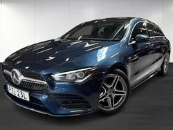 Blå (blue) Begagnad 2021 Mercedes CLA200 Shooting Brake AMG Kombi | 309 900 kr (Marknadspris)