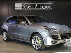 Grå Begagnad 2017 Porsche Cayenne S E-Hybrid SUV | 399 000 kr