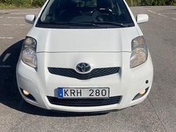 Vit Begagnad 2010 Toyota Yaris Halvkombi | 39 000 kr (Marknadspris)