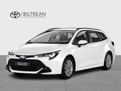 Silver (vit) Ny 2025 Toyota Corolla Active Kombi | 299 900 kr (Bra pris)