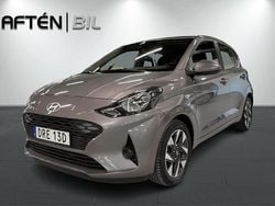 Blå metallic Begagnad 2023 Hyundai i10 Essential Halvkombi | 159 800 kr (Marknadspris)