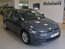 Grå Begagnad 2024 VW Golf VIII Life Kombi | 299 900 kr (Marknadspris)