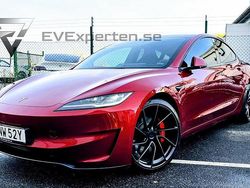 Röd Begagnad 2024 Tesla Model 3 Performance Sedan | 599 000 kr