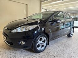 Svart Begagnad 2010 Ford Fiesta Titanium Halvkombi | 52 900 kr (Marknadspris)