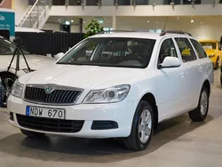 Vit Begagnad 2012 Skoda Octavia Ambiente Kombi | 39 900 kr (Superpris)