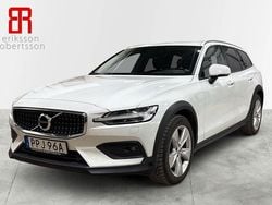 Vit Begagnad 2020 Volvo V60 CC Momentum Kombi | 269 900 kr (Marknadspris)