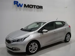 Grå Begagnad 2013 Kia Ceed EX Halvkombi | 104 800 kr (Dyr)
