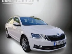 Vit (gul) Begagnad 2019 Skoda Octavia Style Kombi | 119 999 kr (Marknadspris)