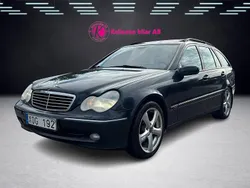 Mörkblå Begagnad 2001 Mercedes C320 Avantgarde Kombi | 44 900 kr