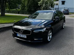 Svart Begagnad 2019 Volvo V90 Momentum Kombi | 240 000 kr (Marknadspris)