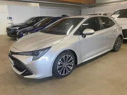 Silver Begagnad 2019 Toyota Corolla Hybrid Style Halvkombi | 219 900 kr (Marknadspris)