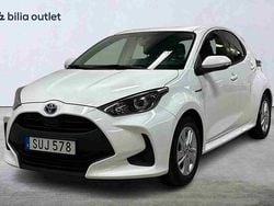 Vit Begagnad 2021 Toyota Yaris Hybrid Halvkombi | 164 900 kr