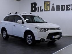 Vit Begagnad 2016 Mitsubishi Outlander SUV | 159 900 kr (Superpris)