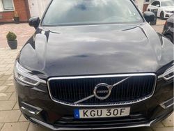 Svart Begagnad 2020 Volvo XC60 Momentum SUV | 349 900 kr (Marknadspris)