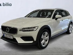 Vit Begagnad 2022 Volvo V60 CC Kombi | 359 900 kr (Bra pris)