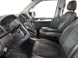 Svart Begagnad 2019 VW Multivan Comfortline Van | 599 000 kr