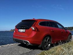 Röd Begagnad 2013 Volvo V60 R-Design Kombi | 90 000 kr (Marknadspris)