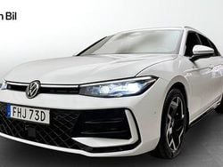 Vit Begagnad 2024 VW Passat R-line Kombi | 479 900 kr