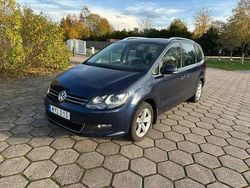 Mörkblå Begagnad 2014 VW Sharan Minibuss | 94 500 kr (Marknadspris)