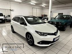 Vit Begagnad 2017 Toyota Auris Touring Sports Comfort Kombi | 99 900 kr (Marknadspris)