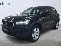 Svart Begagnad 2022 Volvo XC40 Momentum SUV | 339 000 kr (Marknadspris)