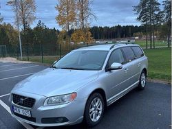 Grå Begagnad 2009 Volvo V70 Momentum Kombi | 39 500 kr (Marknadspris)