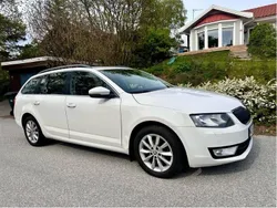 Vit Begagnad 2014 Skoda Octavia Ambition Kombi | 55 000 kr (Marknadspris)