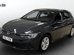 Grå Begagnad 2022 VW Golf VIII Halvkombi | 269 800 kr (Marknadspris)