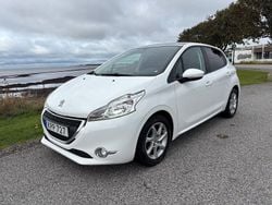 Vit Begagnad 2014 Peugeot 208 Halvkombi | 89 000 kr (Marknadspris)