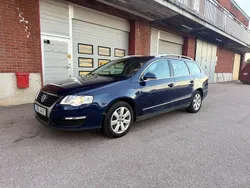Mörkblå Begagnad 2009 VW Passat Sportline Kombi | 14 900 kr (Superpris)
